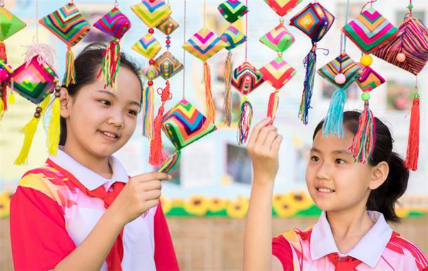 “五彩粽子”迎端午