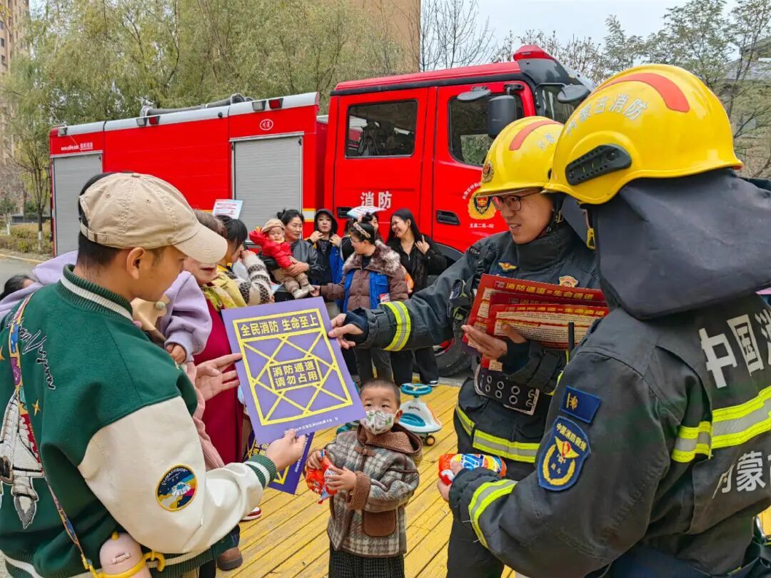 消防宣传进社区 安全守护暖民心