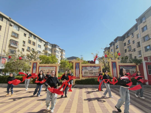 歌舞欢声敬劳动 暖心服务满清泉—清泉街社区五一邻里节精彩上演